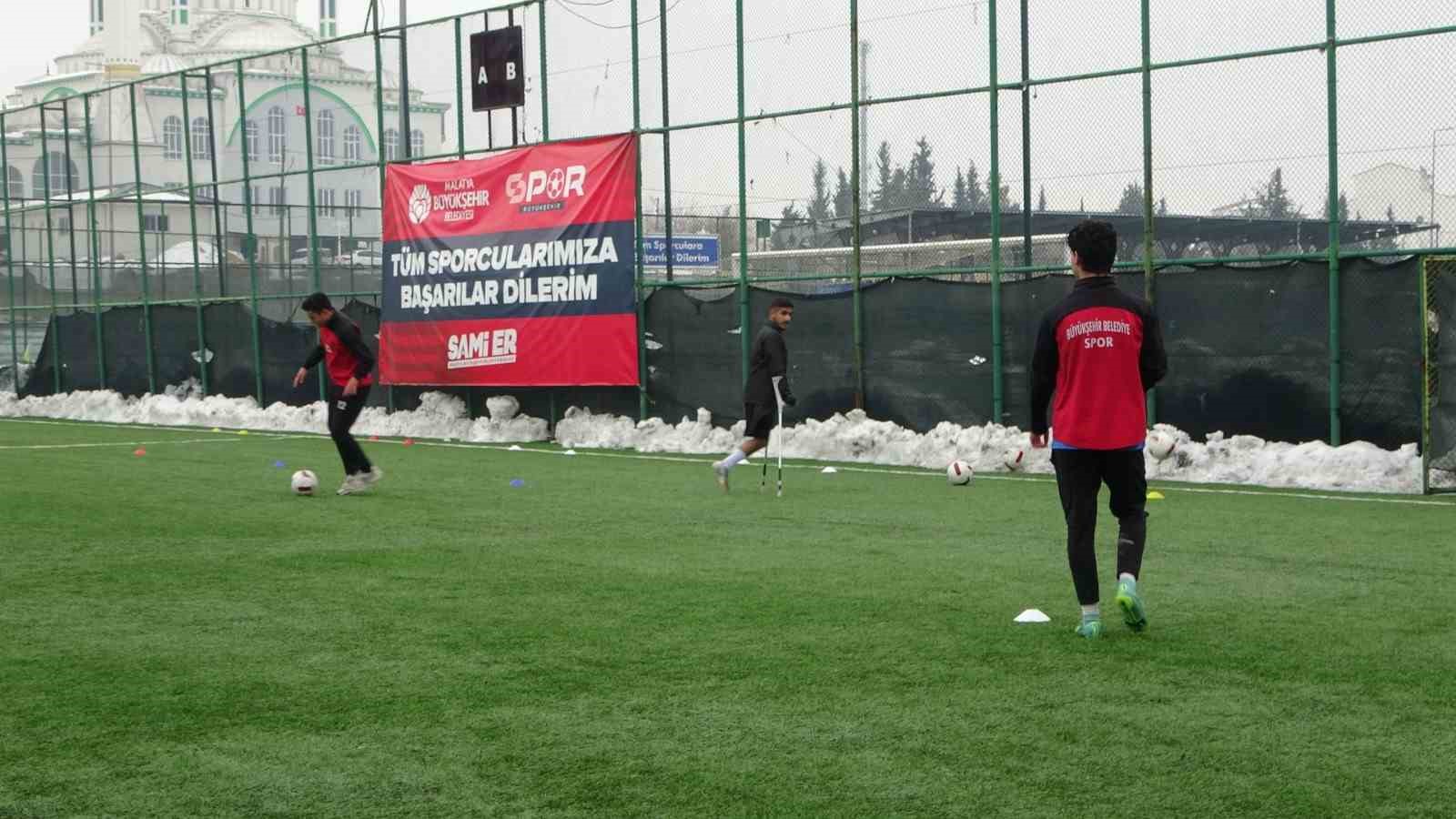 Depremde 4 futbolcusunu kaybeden Malatya ampute takımı pes etmiyor
