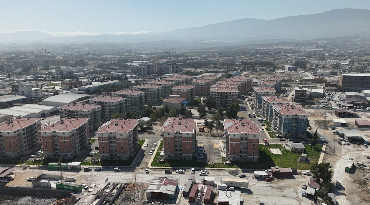 Depremde bin 200 insana mezar olan 600 konutlar ihya süreciyle birlikte yeniden vatandaşlara yuva oldu
