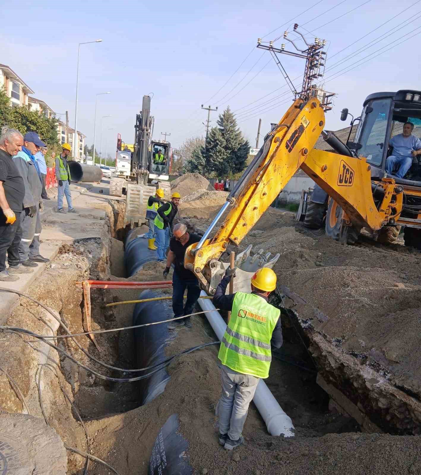 Depremde ciddi hasar gören içme suyu altyapısı yenileniyor

