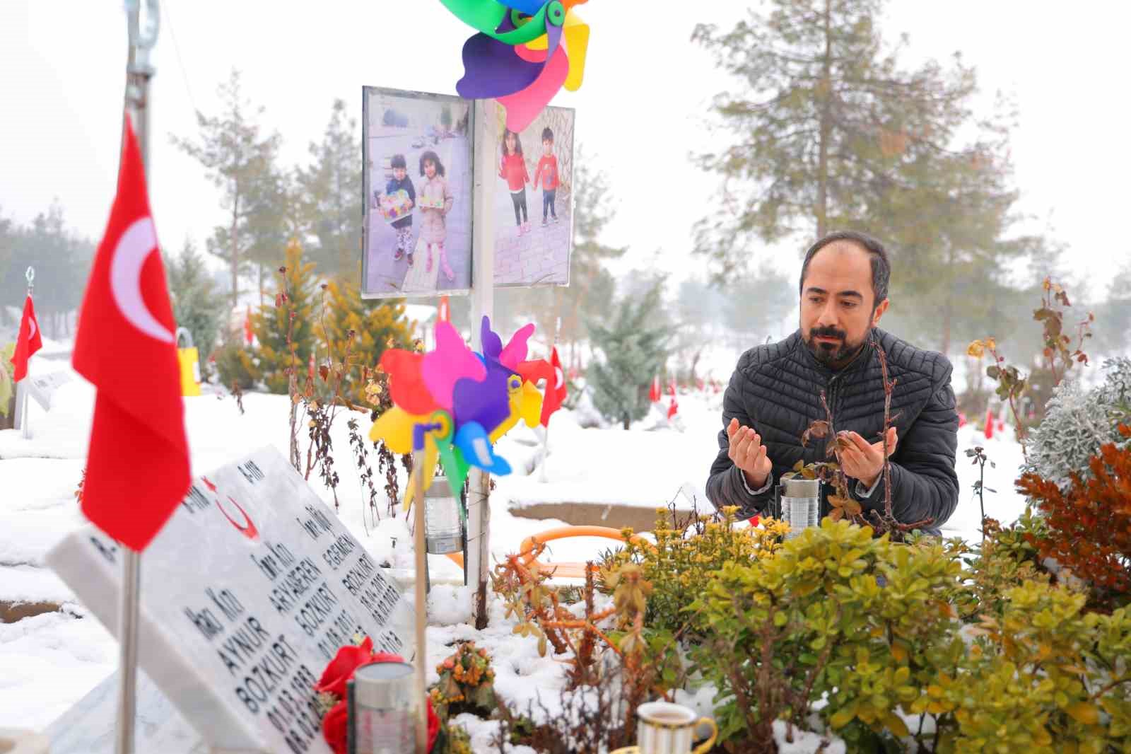 Depremde eşi ve 2 çocuğunu kaybeden baba: "Bir acının bekçisi oldum, varken kıymet bilin"
