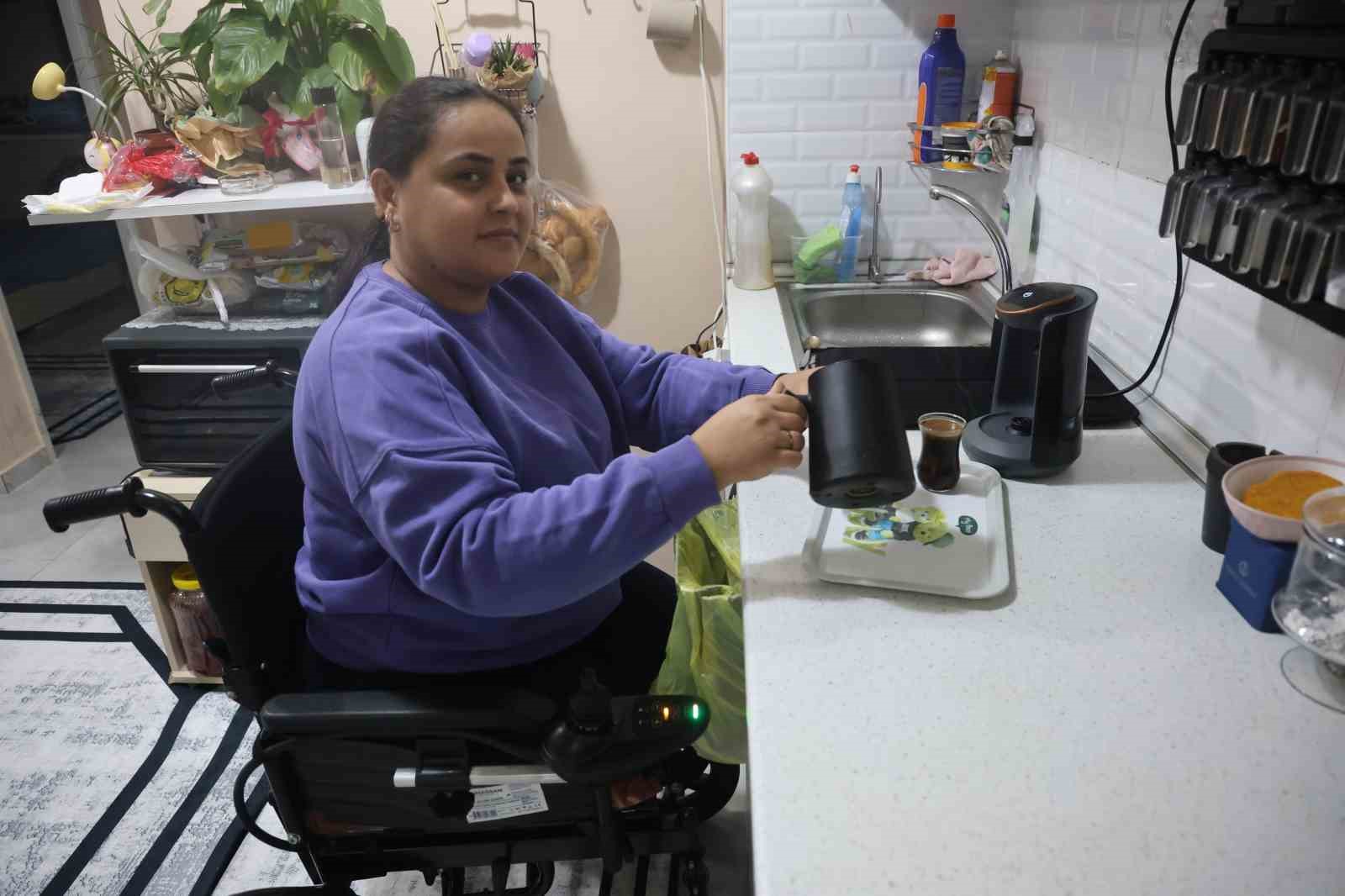 Depremde eşini, 2 çocuğunu ve bacaklarını kaybeden acılı anne, yaptığı alışverişin borcunu ödeyemeyince mahkemelik oldu
