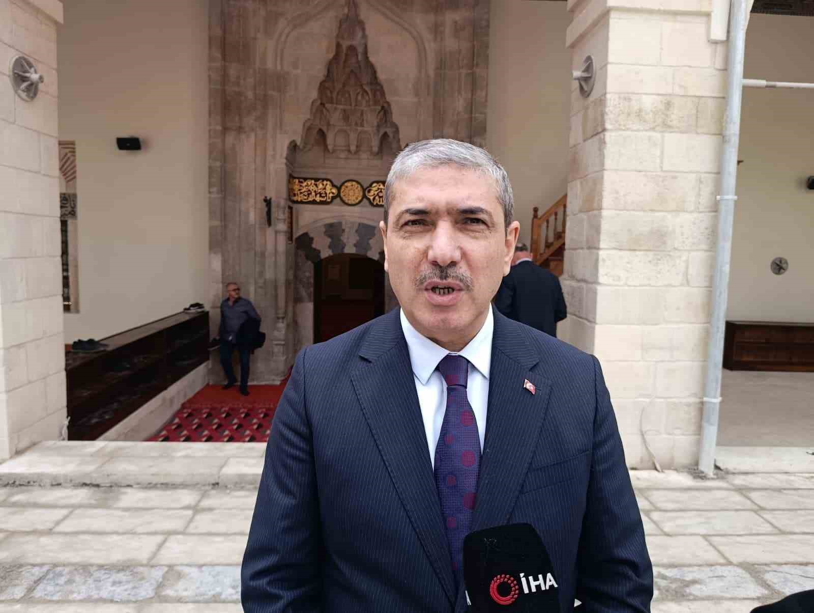 Depremde hasar gören 583 yıllık Ulu Cami yeniden ibadete açıldı
