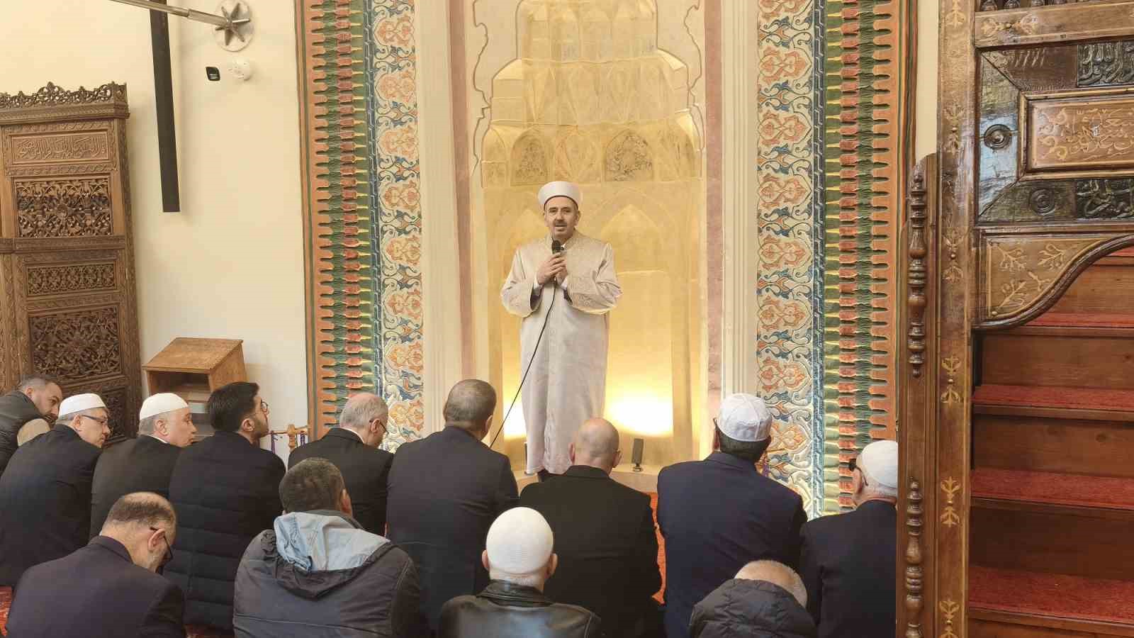 Depremde hasar gören 583 yıllık Ulu Cami yeniden ibadete açıldı
