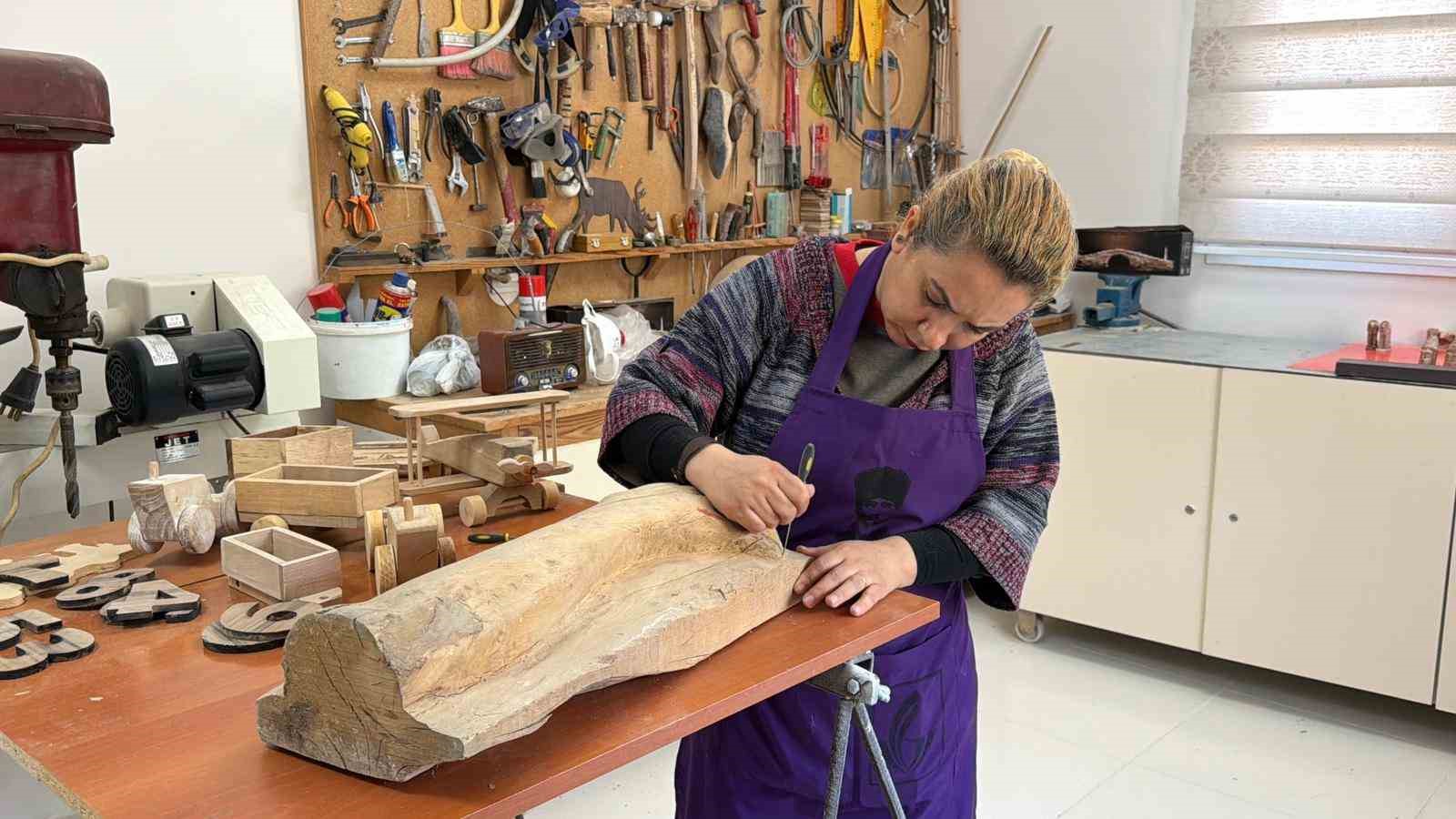 Depremde iş yerini kaybeden kadınlar yeniden üretime başladı
