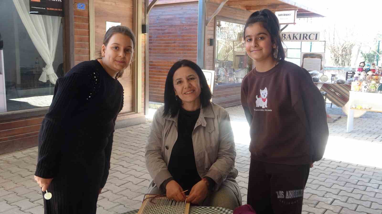 Depremde iş yerleri ve evleri yıkılan afetzede kadınlar, zanaatlarını kültür sanat çarşısında yaşatıyorlar
