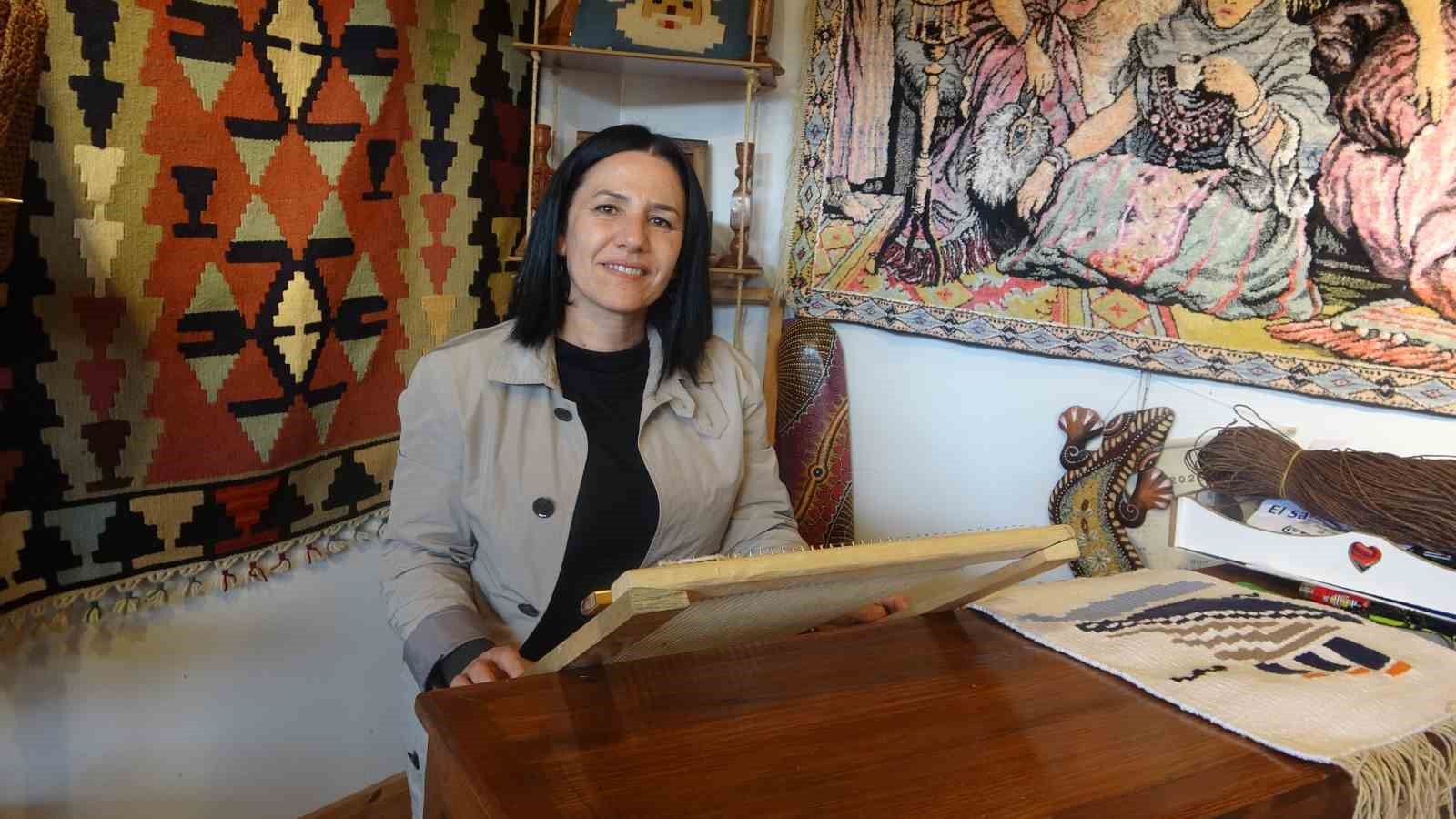 Depremde iş yerleri ve evleri yıkılan afetzede kadınlar, zanaatlarını kültür sanat çarşısında yaşatıyorlar
