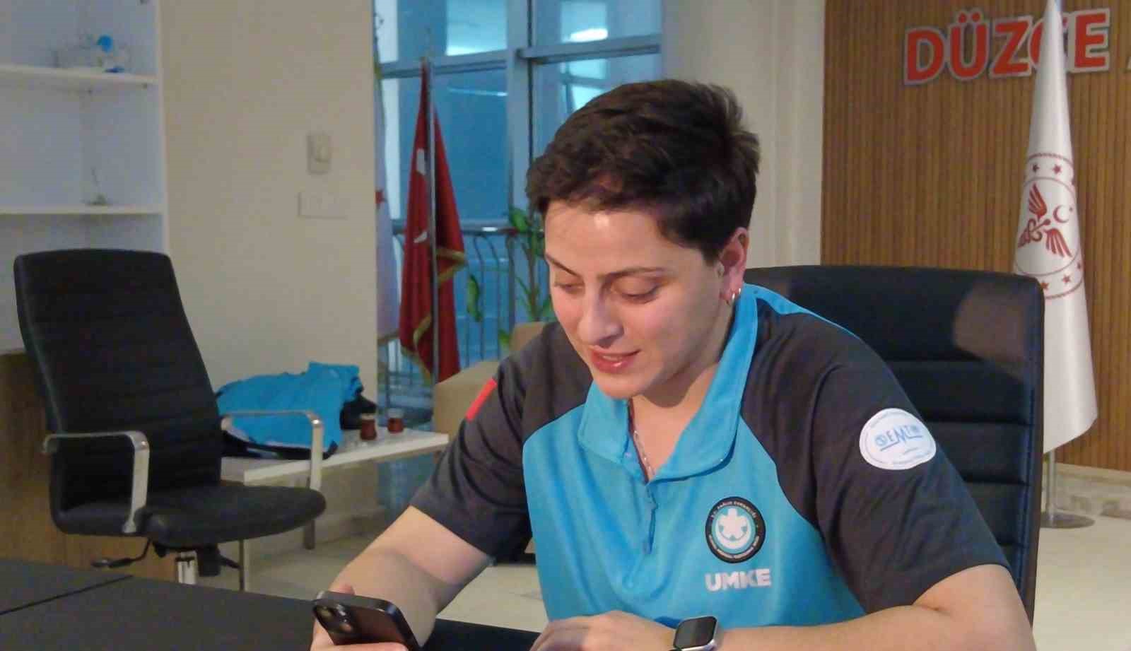 Depremde kurtardığı genç kızla abla-kardeş oldu
