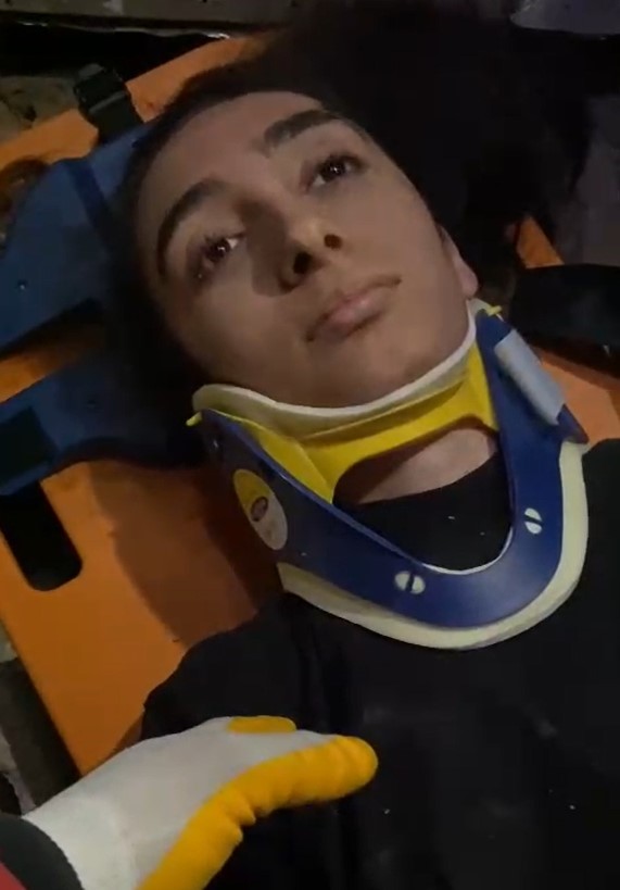 Depremde kurtardığı genç kızla abla-kardeş oldu
