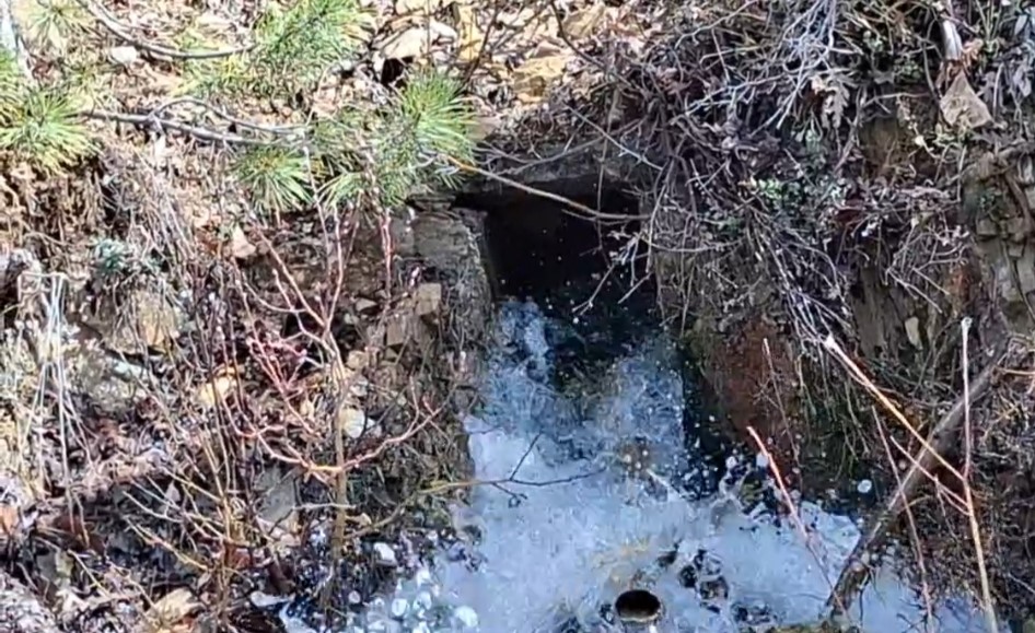 Depremde kuruyan su kaynağı 3 yıl sonra yeniden akmaya başladı
