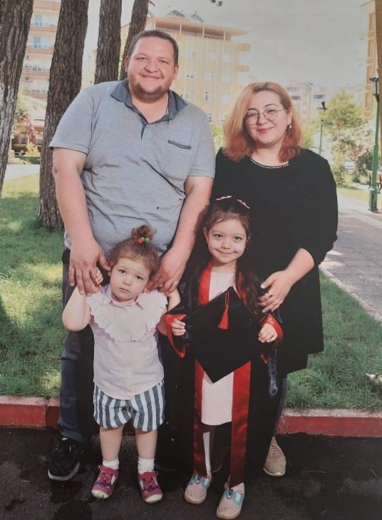 Depremde ölen eşinin mesleğini sürdürerek hayata tutundu
