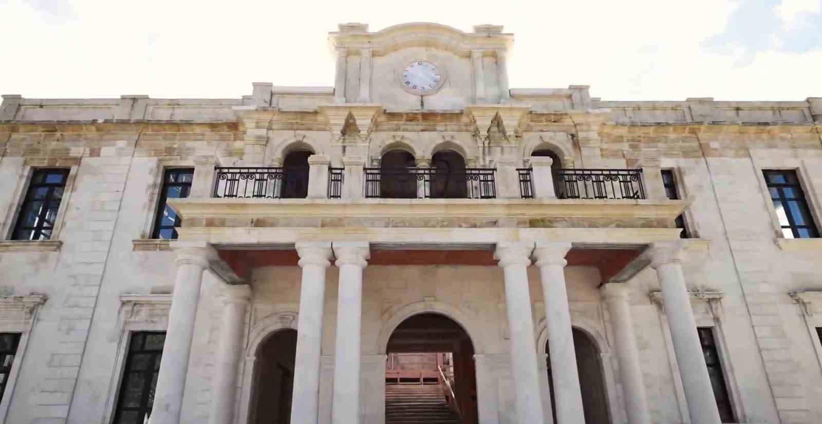 Depremde zarar gören tarihi valilik binası aslına uygun şekilde inşa ediliyor
