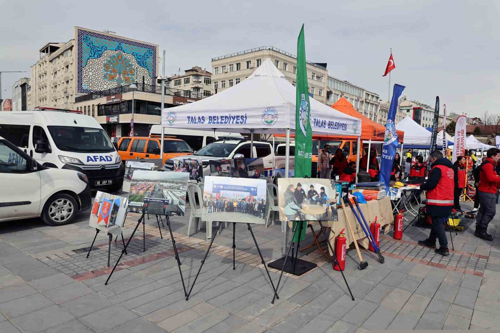 Depreme karşı bilinç Talas’tan meydana taşındı
