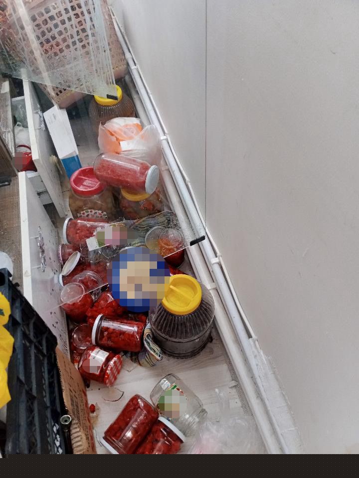 Depreme uyanan kadın dua ederek sarsıntının geçmesini bekledi
Depreme uyanan kadın dua ederek sarsıntının geçmesini bekledi