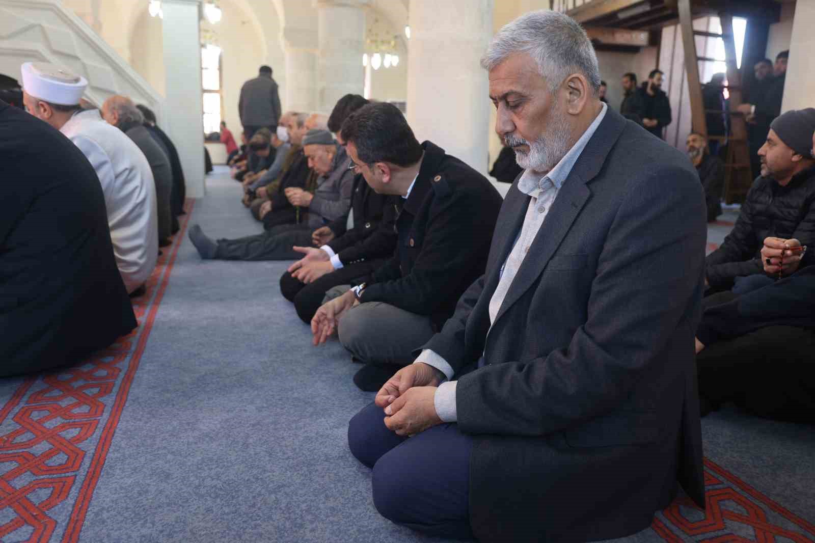 Depremin ardından inşa edilen 120. cami ibadete açıldı
