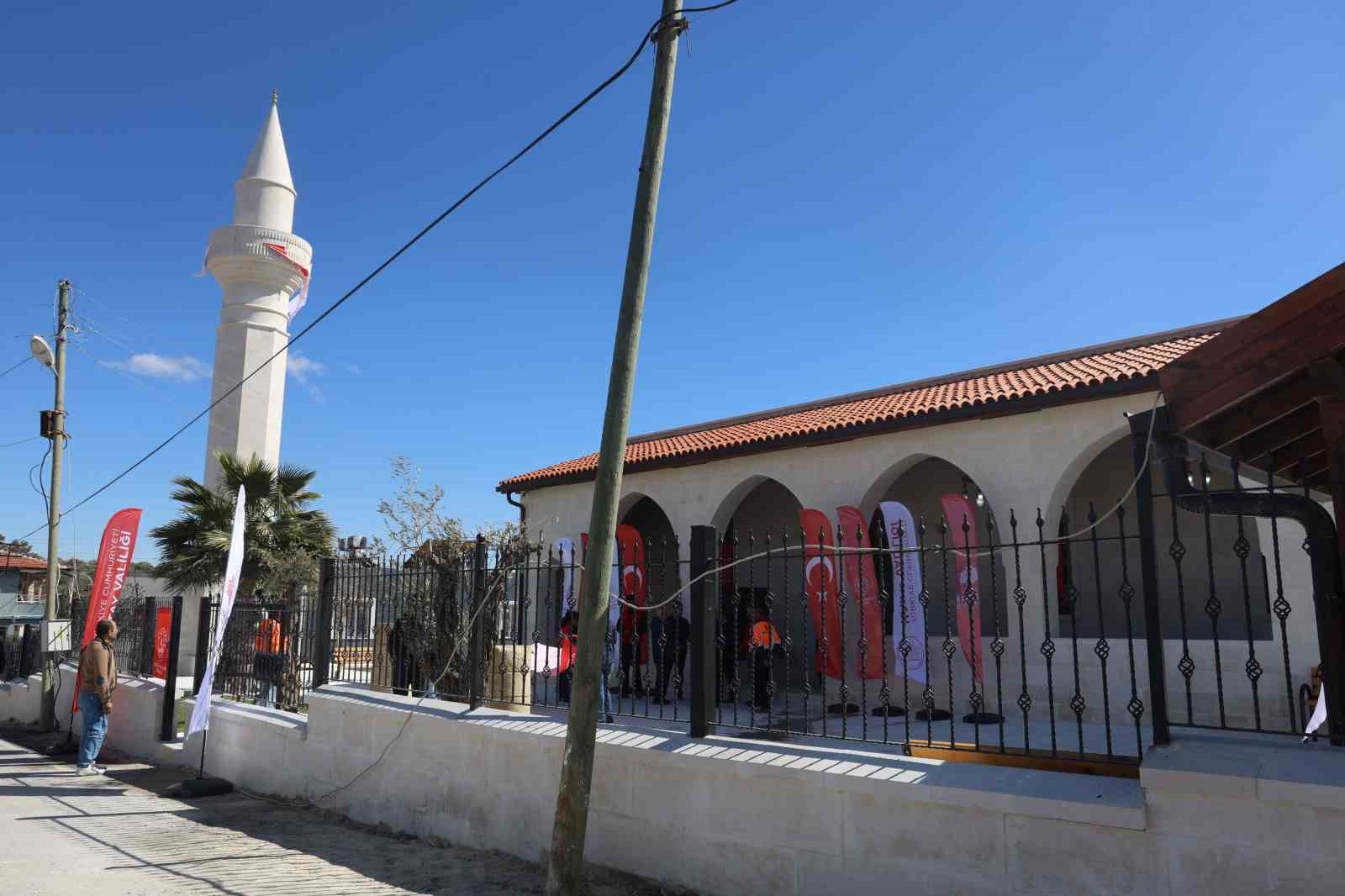 Depremin ardından inşa edilen 120. cami ibadete açıldı
