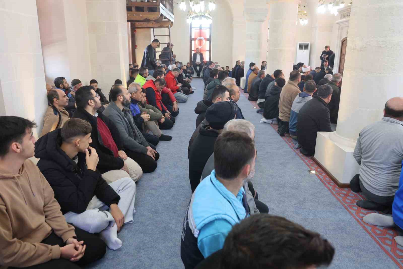 Depremin ardından inşa edilen 120. cami ibadete açıldı
