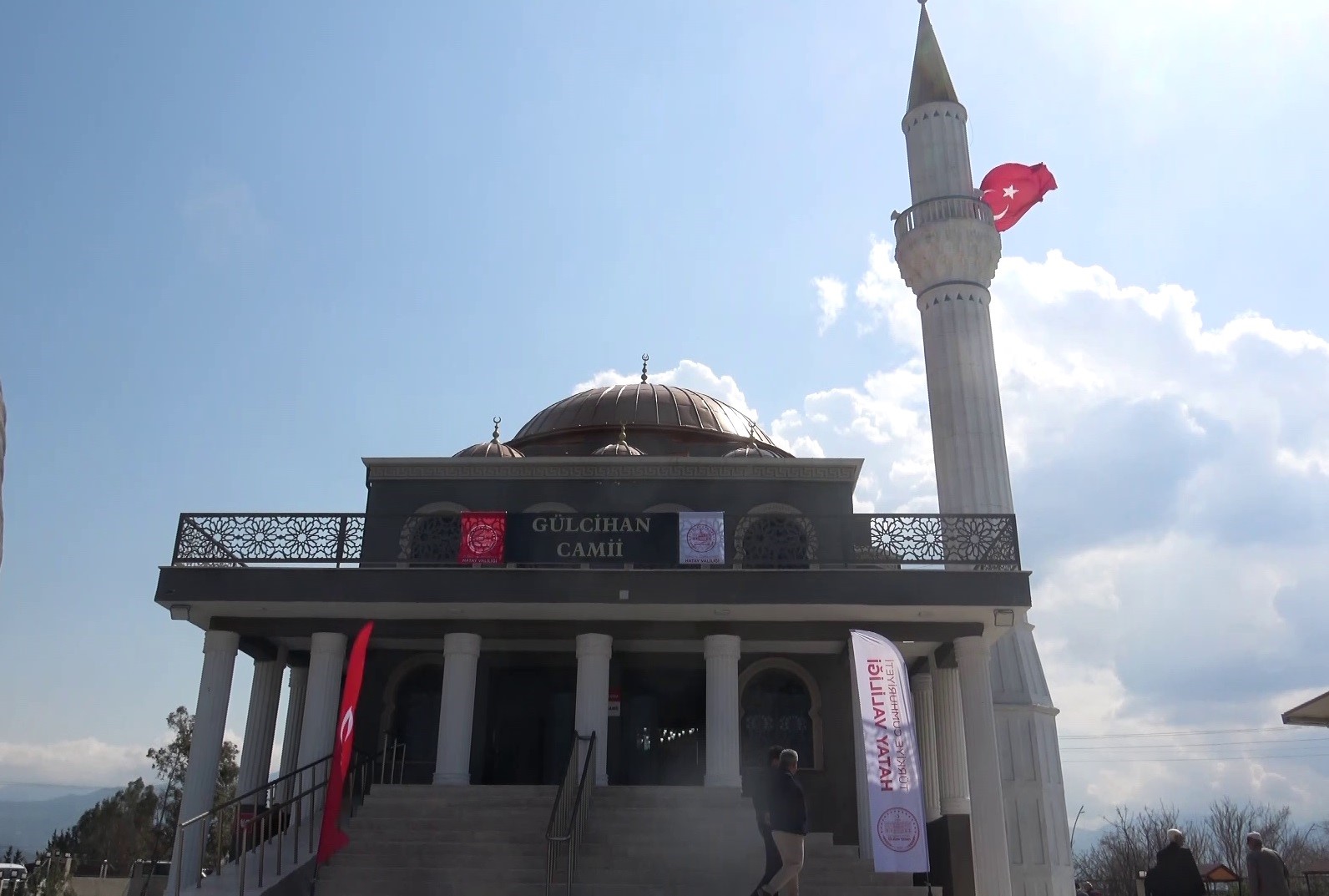 Depremin ardından inşa edilen 123. cami ibadete açıldı
