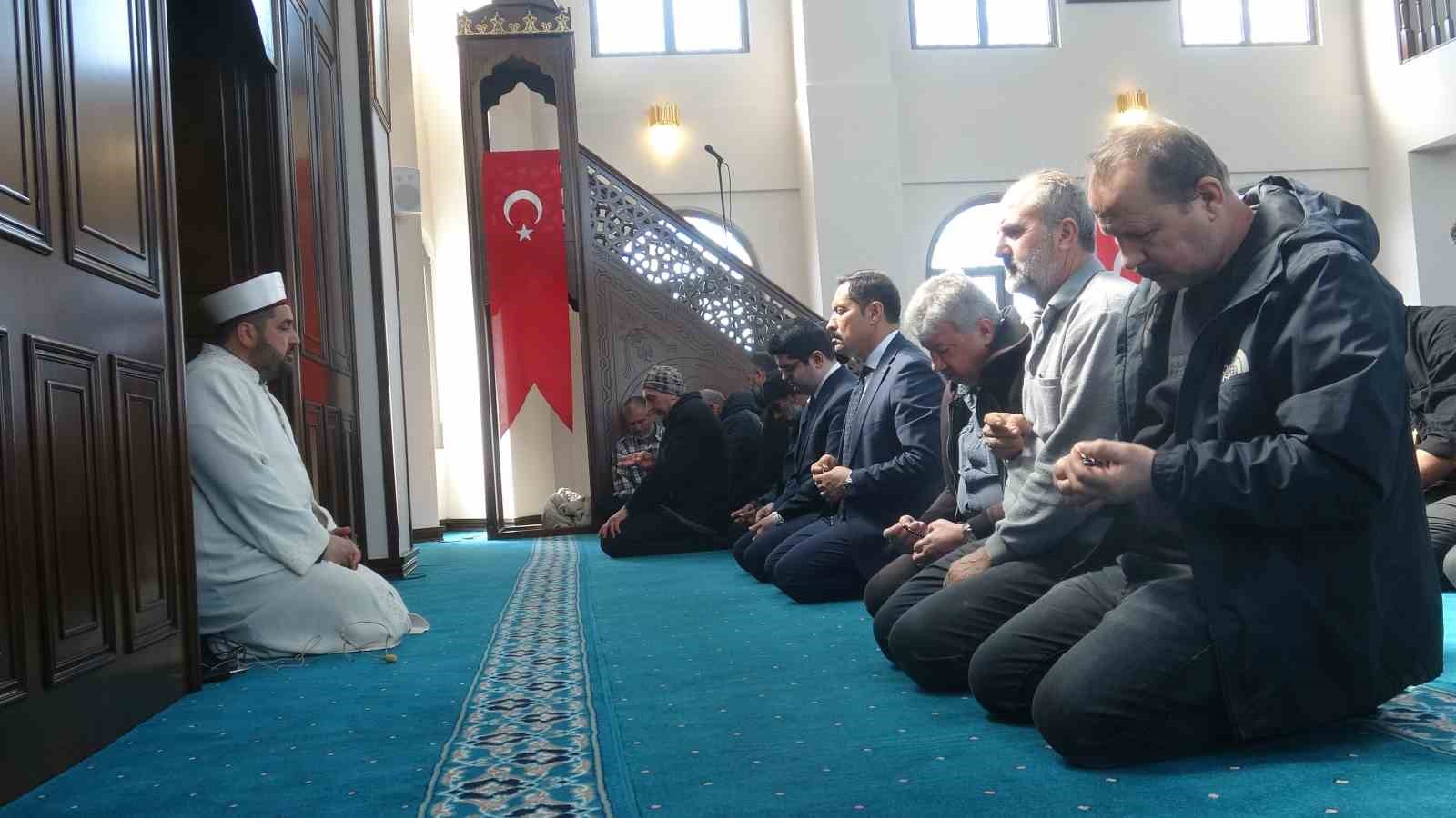 Depremin ardından inşa edilen 123. cami ibadete açıldı
