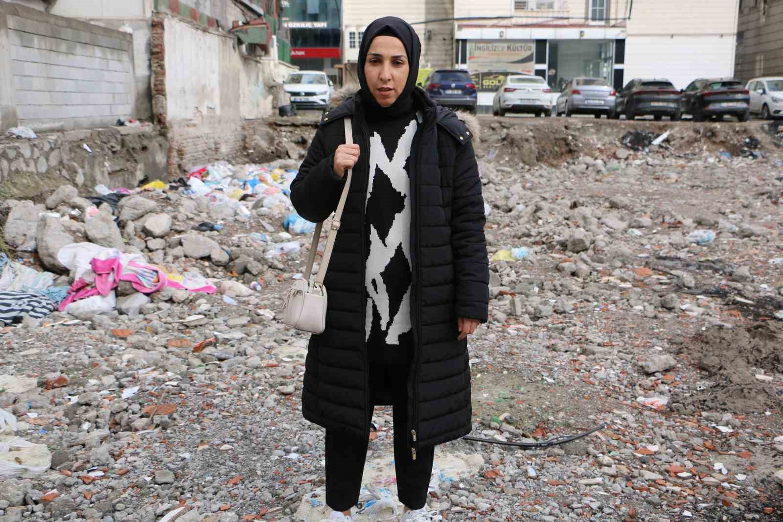 Depremin ilk yarım saatinde annesini kaybetti, 60 saat sonra kendisi kurtarıldı
