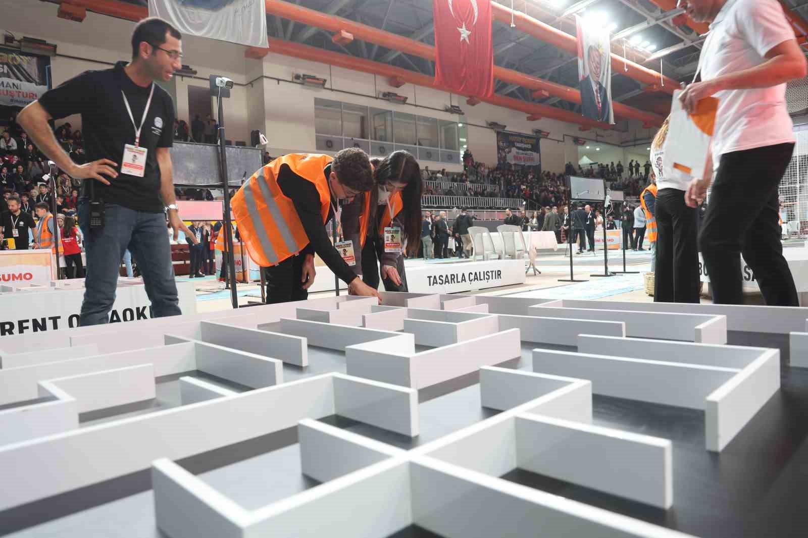 Depremin izlerinin silindiği Hatay’da 4 bin 67 öğretmen ve öğrenci robot yarışmasında yarışacak
