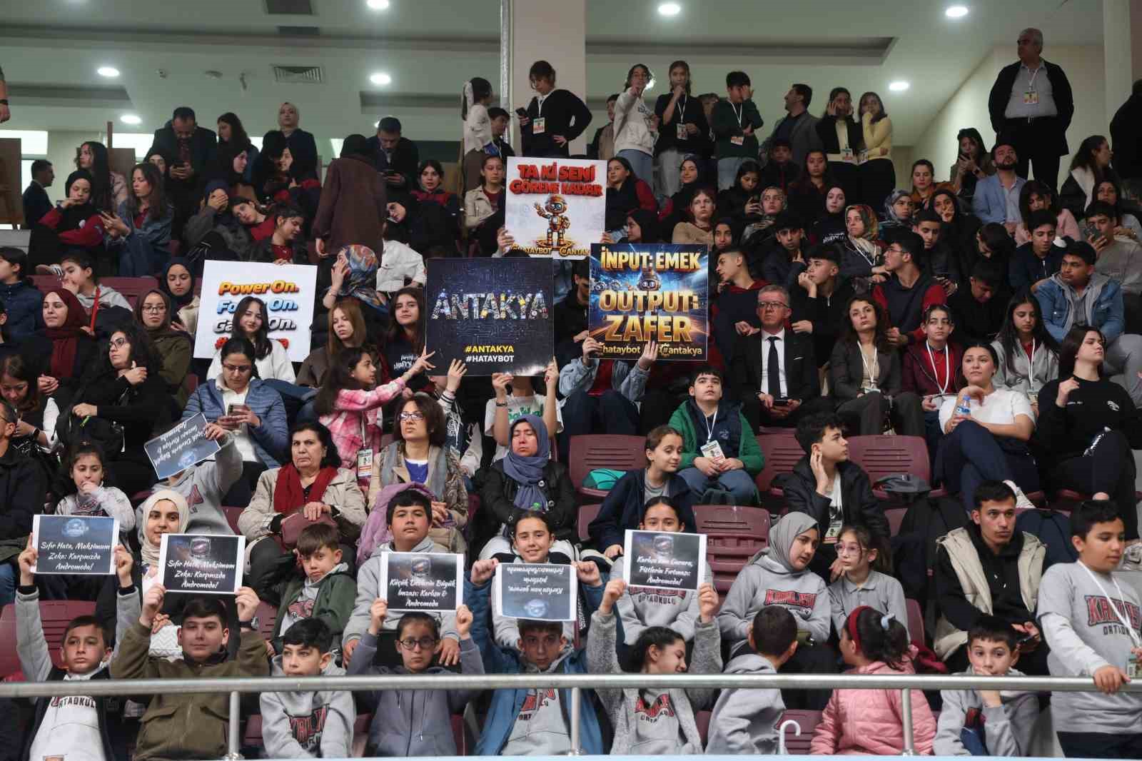 Depremin izlerinin silindiği Hatay’da 4 bin 67 öğretmen ve öğrenci robot yarışmasında yarışacak
