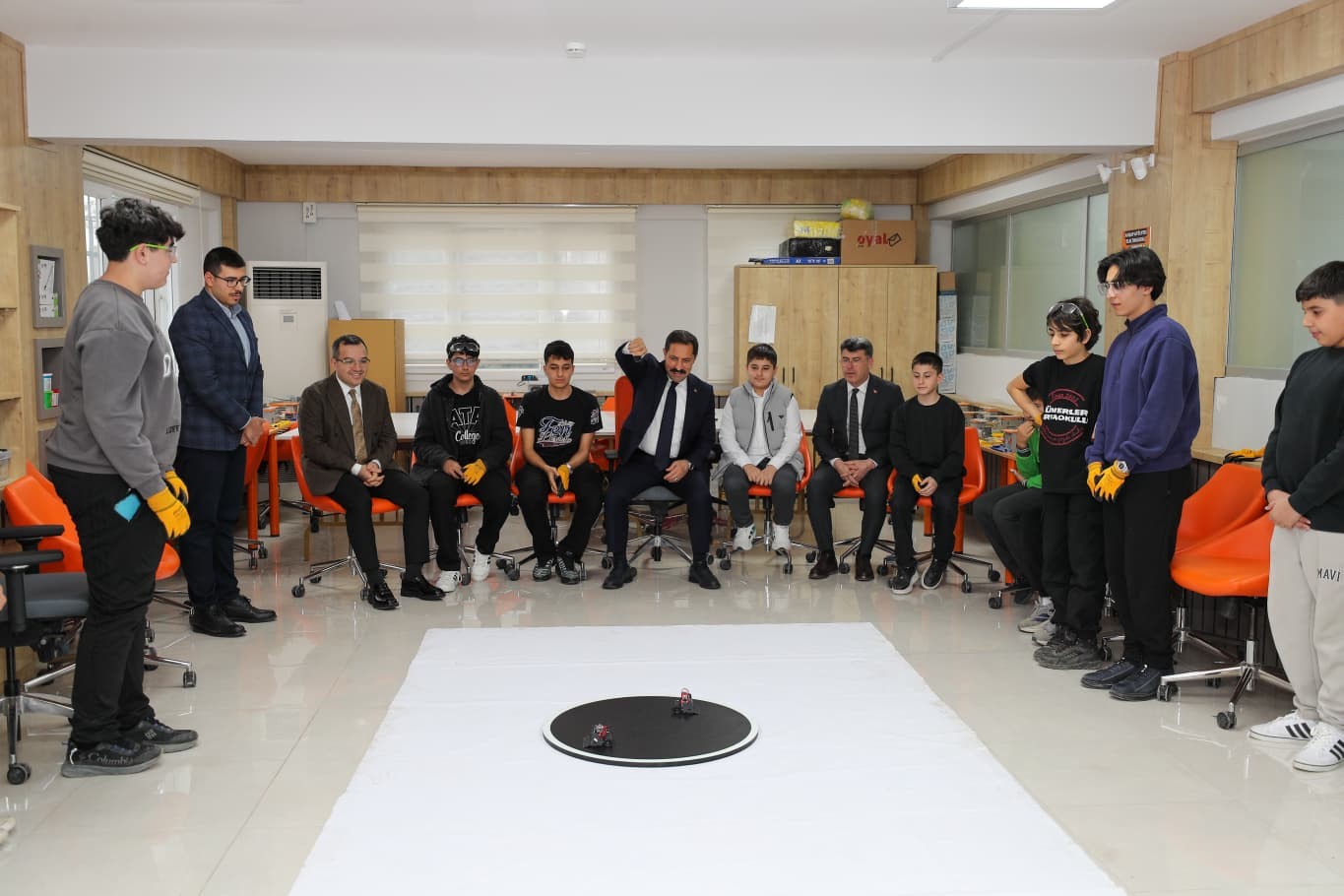 Depremin izlerinin silindiği kentte, 1540 takım, robot yarışmasında derece yapmak için mücadele verecek
