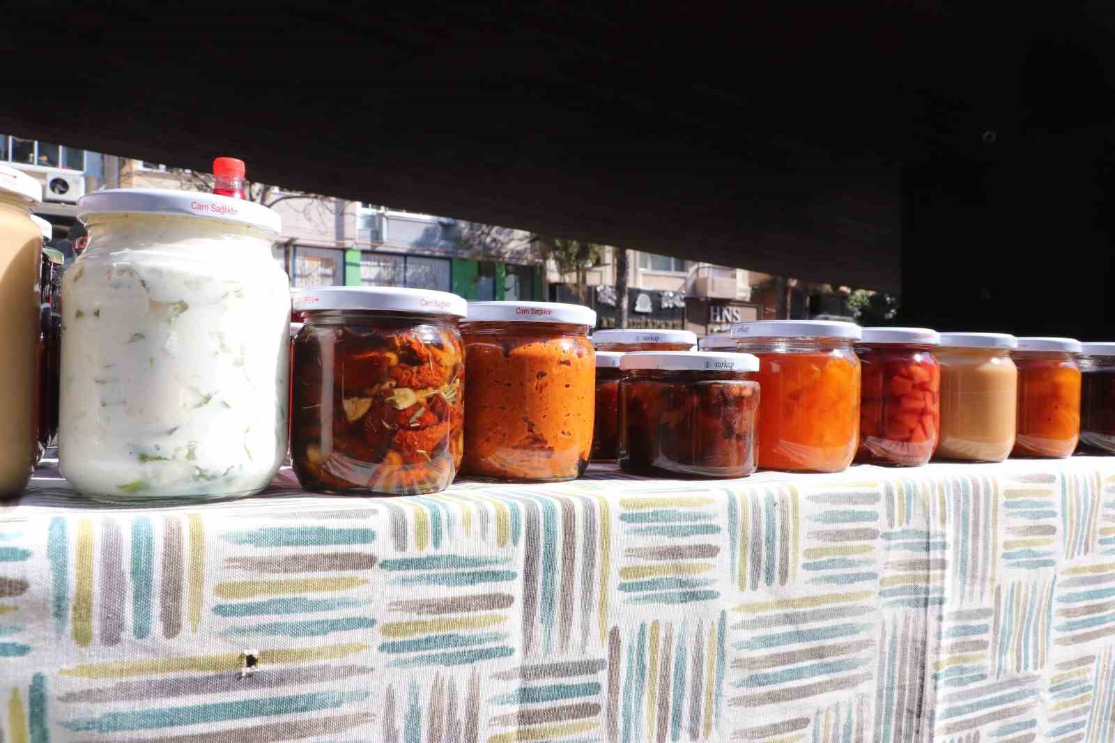 Depremin yıktığı hayatını kavanozlara sığdırdığı reçellerle yeniden kurdu
