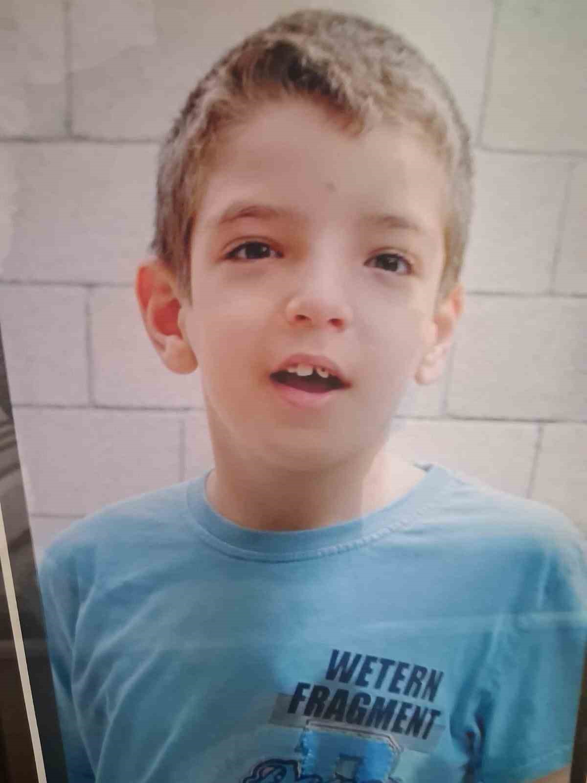 Depremle birlikte öksüz ve yetim kalan siyam ikizi kardeşleri 9 yaşında ölüm ayırdı
