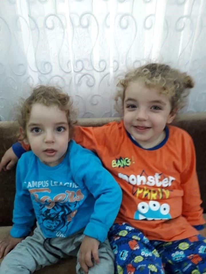 Depremle birlikte öksüz ve yetim kalan siyam ikizi kardeşleri 9 yaşında ölüm ayırdı
