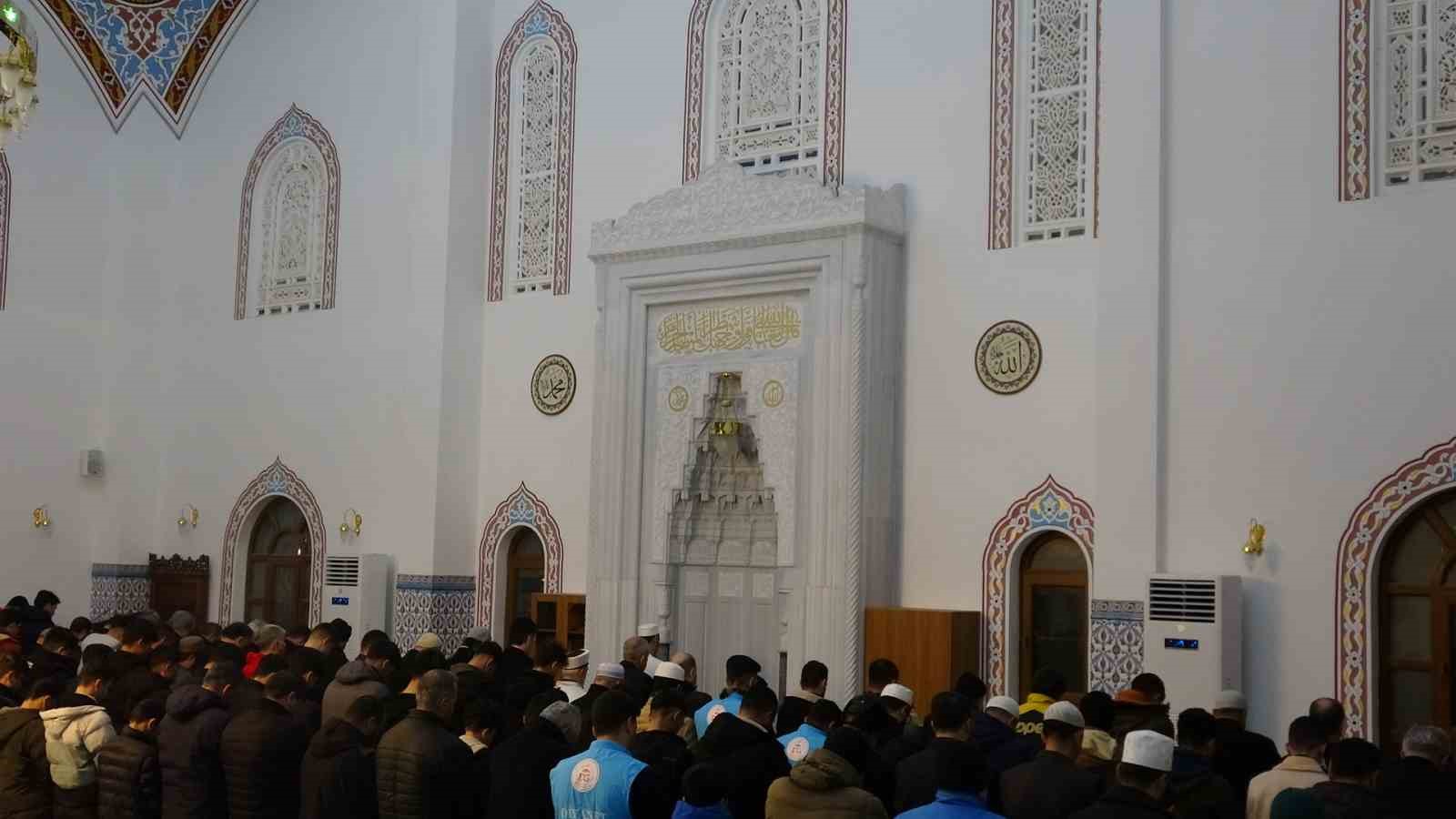 Depremlerin 3’üncü yılında Kilis’te hayatını kaybedenler için dua edildi
