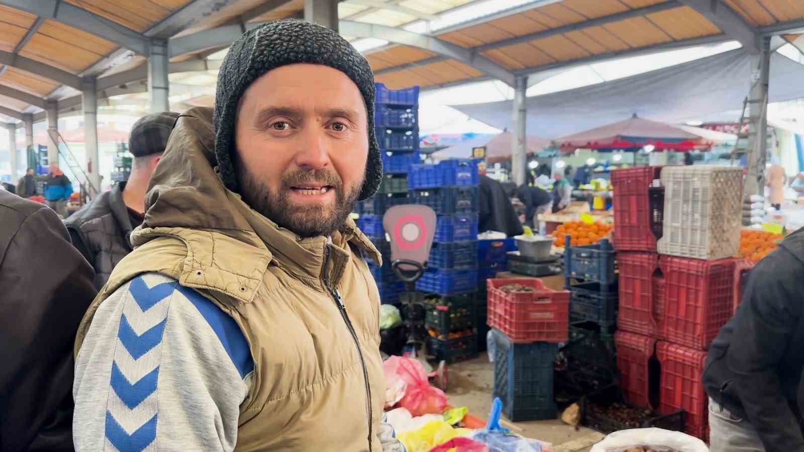 Depremlerin ardından Sındırgı’da komşuluk seferberliği
Depremlerin ardından Sındırgı’da komşuluk seferberliği