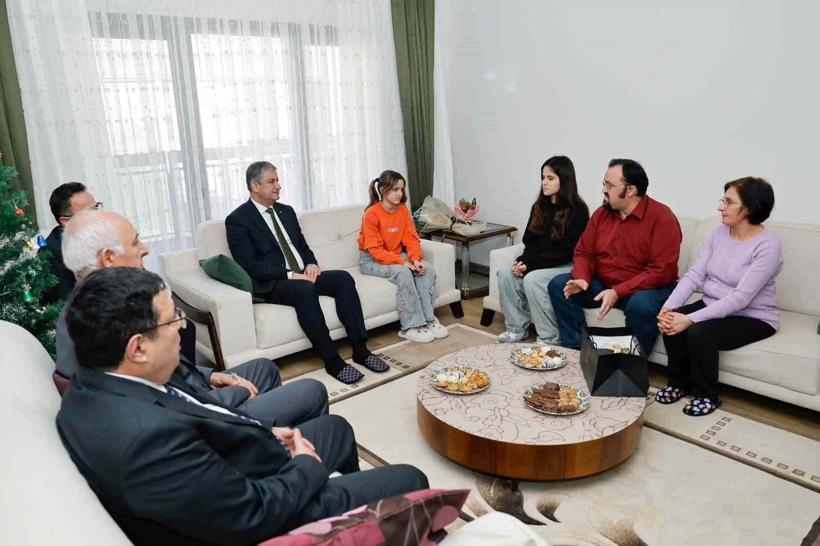 Depremzede aile: "İnsanlar arkamızdaki güçlü iradeye güvensin"
