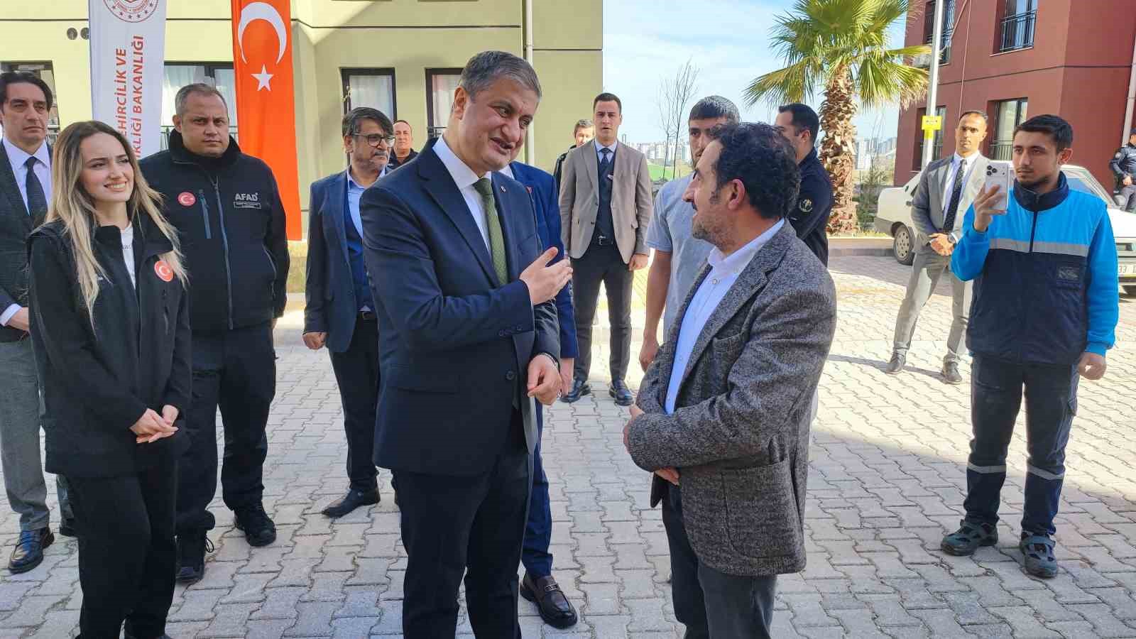 Depremzede aile: "İnsanlar arkamızdaki güçlü iradeye güvensin"
