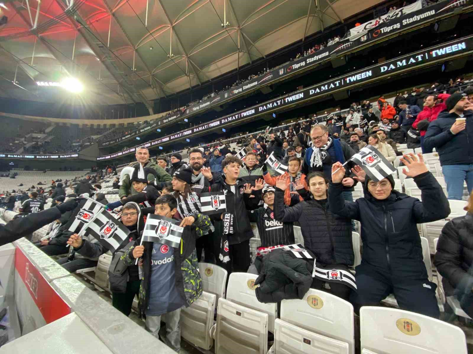 Depremzede gençler Süper Lig maçında moral buldu
