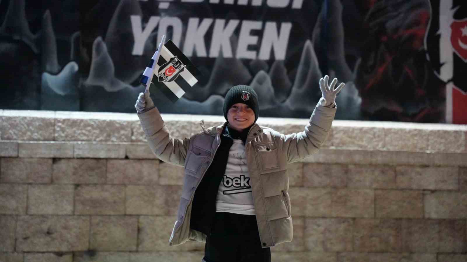 Depremzede gençler Süper Lig maçında moral buldu
