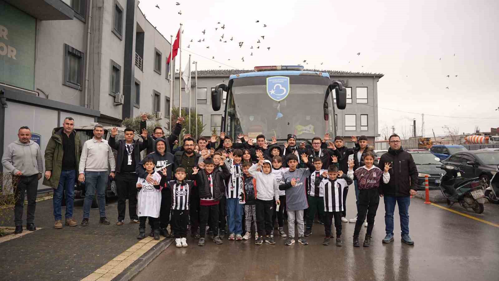 Depremzede gençler Süper Lig maçında moral buldu
