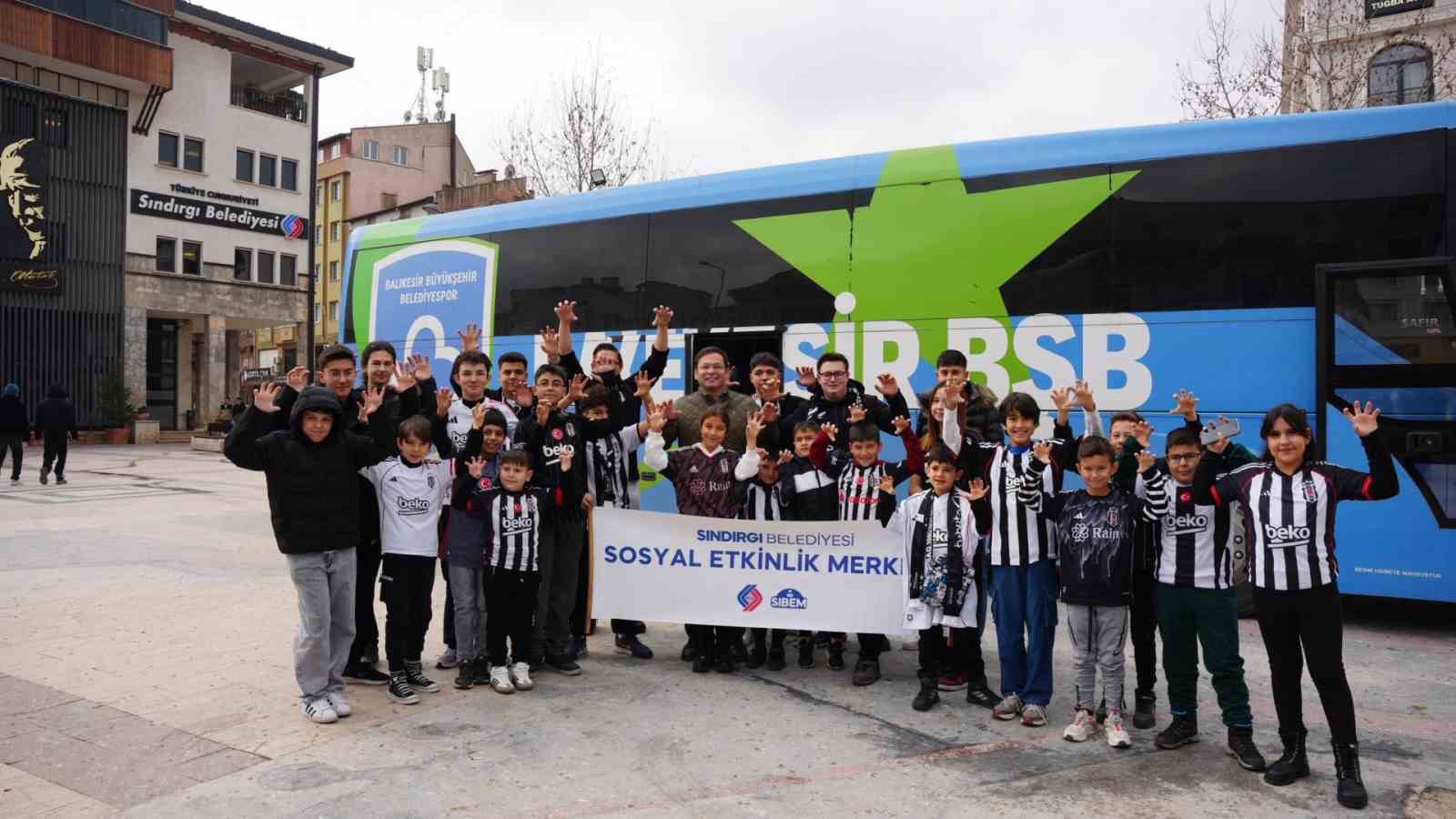 Depremzede gençler Süper Lig maçında moral buldu
