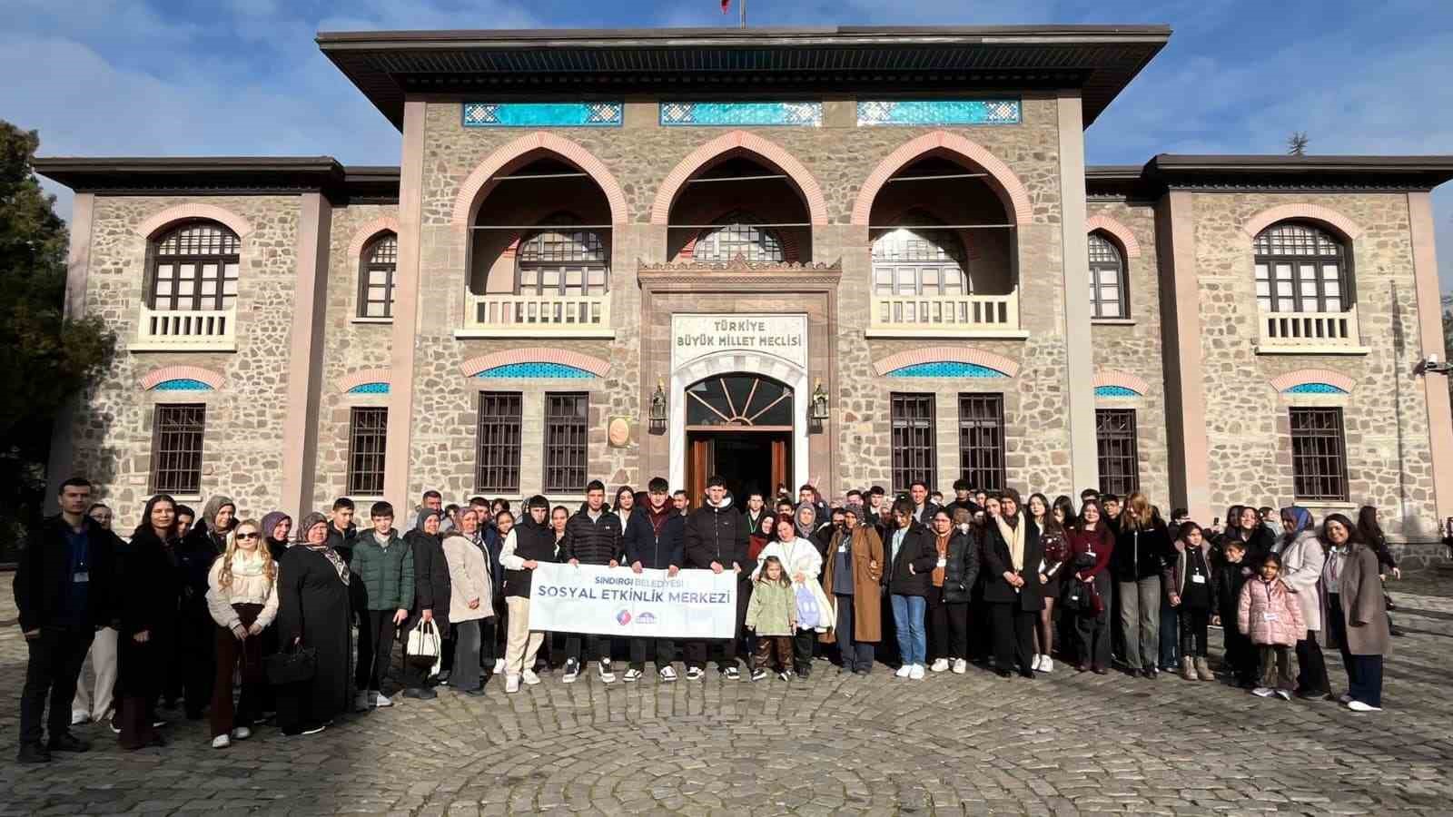 Depremzede gençlerin tarih dolu Ankara yolculuğu
