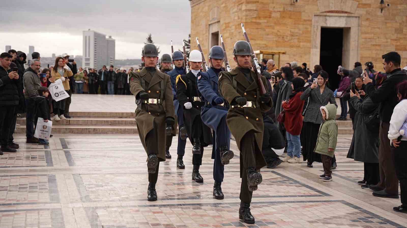 Depremzede gençlerin tarih dolu Ankara yolculuğu
