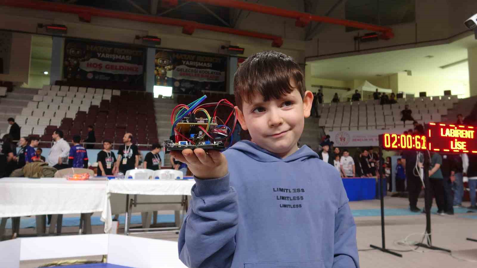 Depremzede öğrencilerin hayallerini gerçeğe dönüştürdükleri "Hatay Bot" robot yarışması sona erdi
