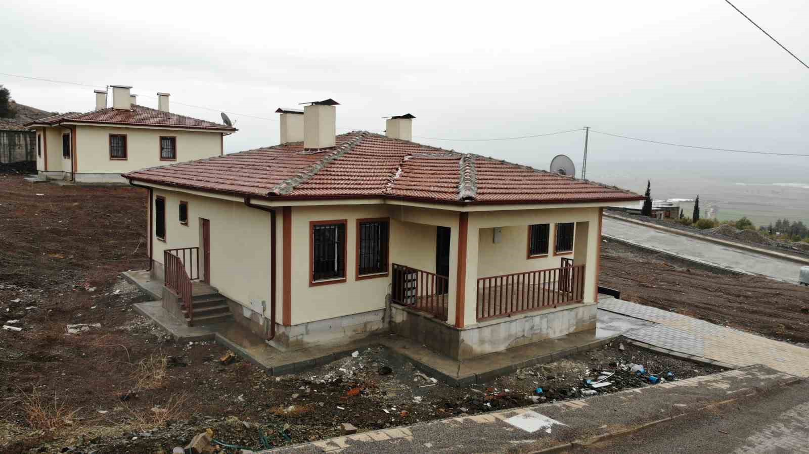 Depremzede vatandaş: "Babamızın yapmadığını devletimiz yaptı"
