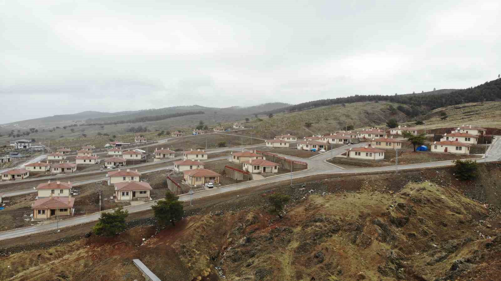 Depremzede vatandaş: "Babamızın yapmadığını devletimiz yaptı"
