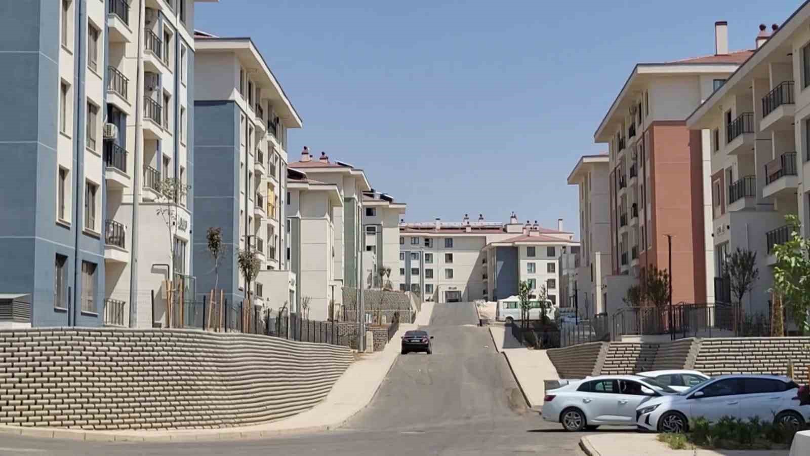 Depremzedeler açıklanan konut fiyatlarını memnuniyetle karşıladı
