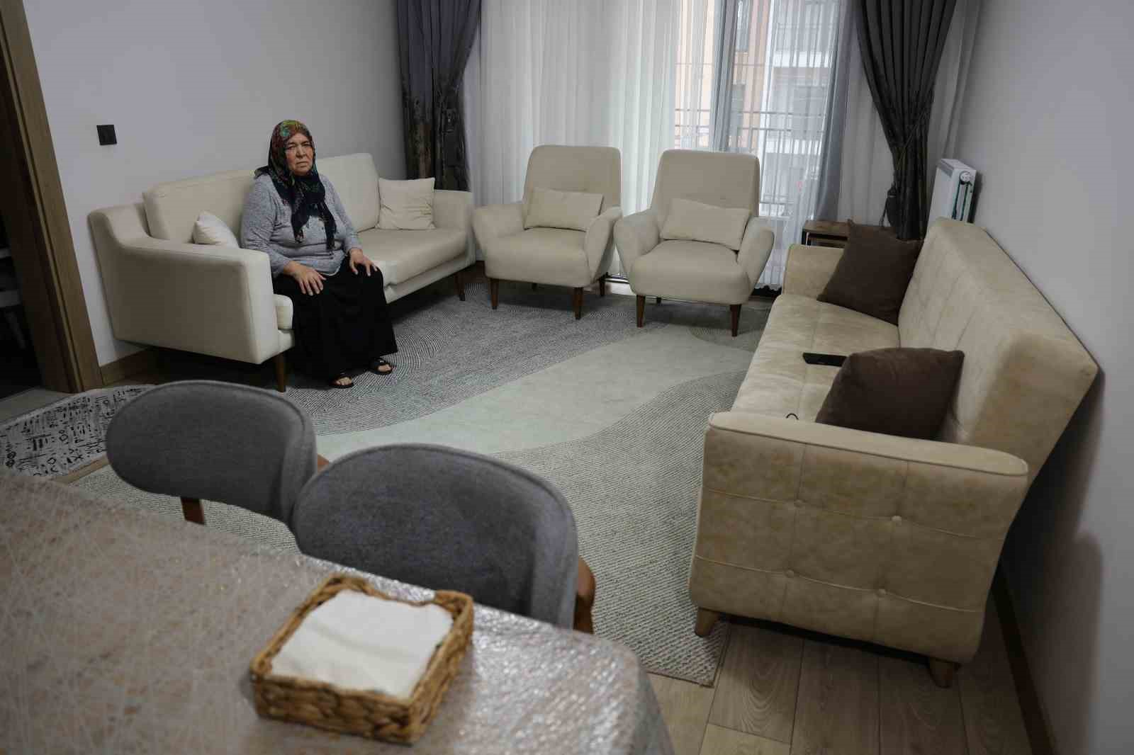 Depremzedeler yeni yıla yeni evlerinde giriyor
