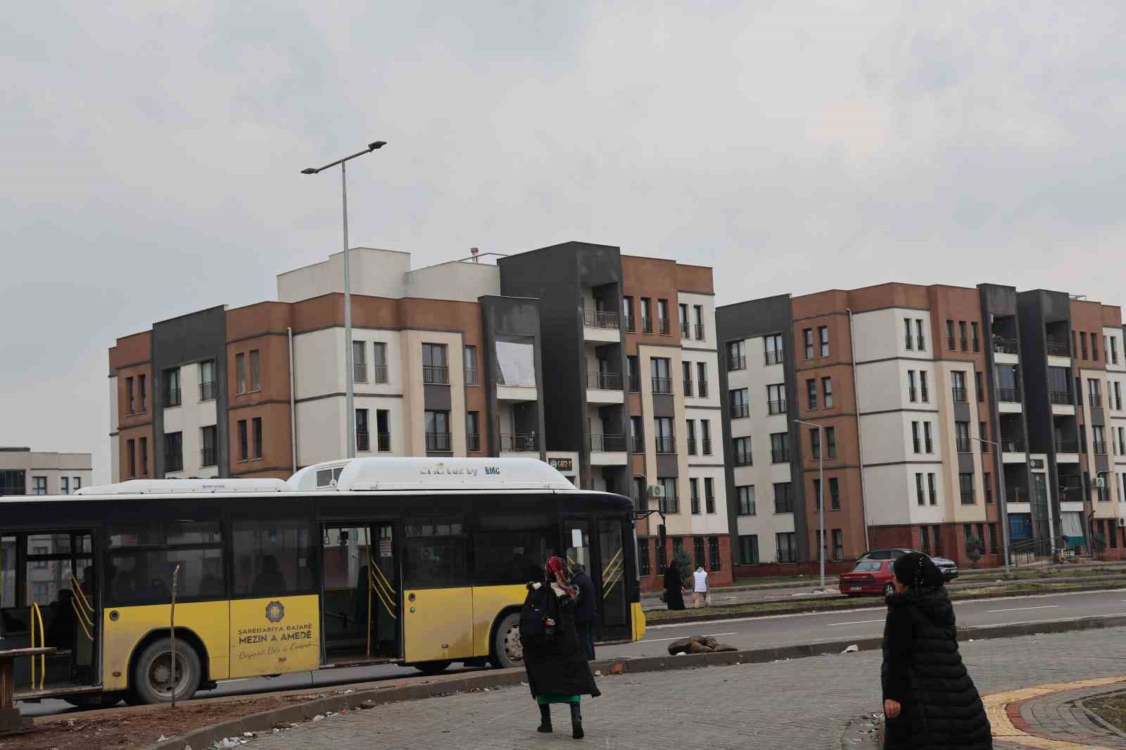 Depremzedenin evine misafir olan vatandaş: "Yurt dışında bu kadar konutun bu kadar kısa sürede yapılmasına inanılmıyor’’
