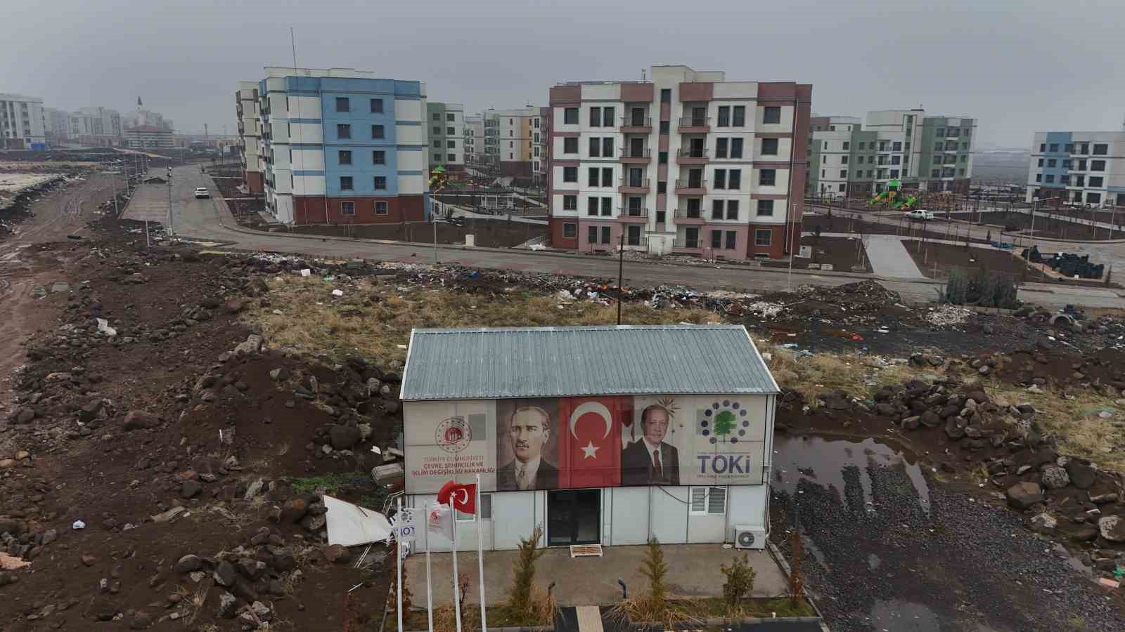 Depremzedenin evine misafir olan vatandaş: "Yurt dışında bu kadar konutun bu kadar kısa sürede yapılmasına inanılmıyor’’
