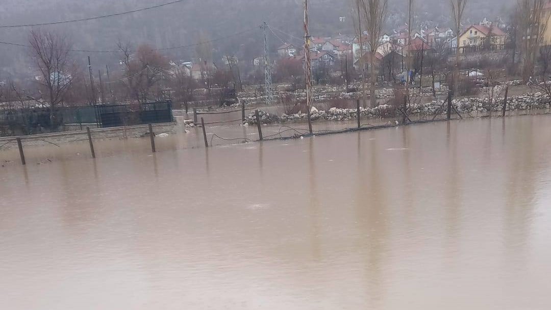 Derebucak’ta araziler sular altında kaldı

