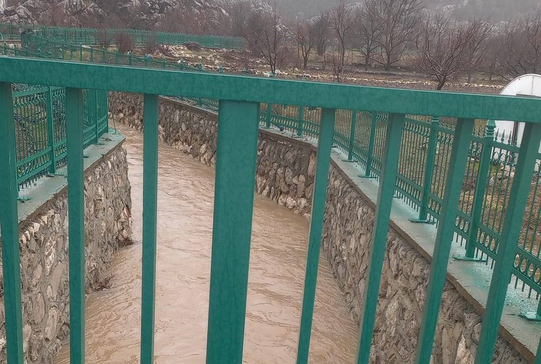 Derebucak’ta araziler sular altında kaldı
