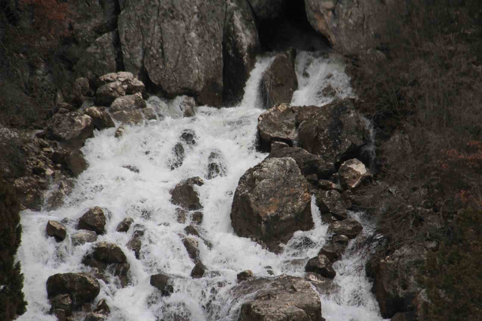 Derebucak’ta kuruyan Düden Şelalesi yeniden akmaya başladı
