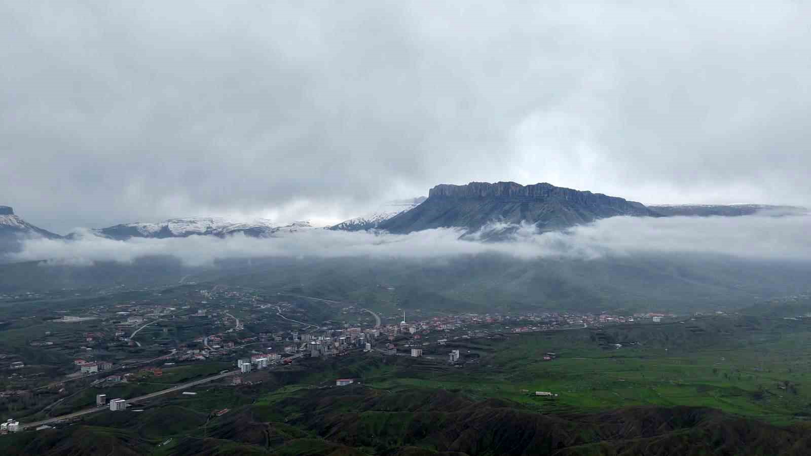 Derecik’te sisli manzara mest etti

